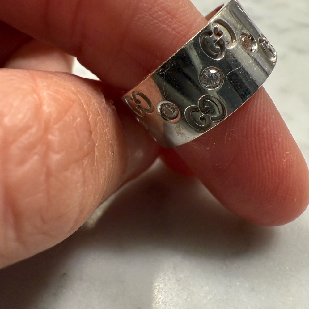 Gucci and diamond ring. SIZE 5.5-6